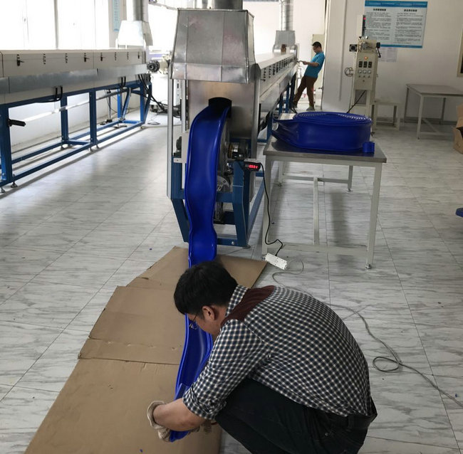 mile易游yy成功研制史上最大规格特殊颜色卡扣绝缘护套管！